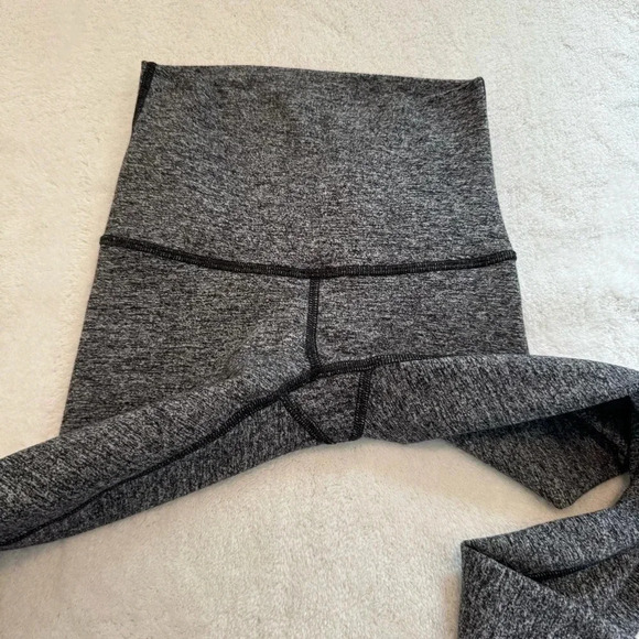 Lululemon Wunder Under Hi-Rise 7/8 Tight *25"
Heathered Black size 2 - Picture 6 of 13